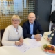 God tone når Berit Rokne (rektor HVL) og Arve Varden (AD Helse Førde) signerer den overordna avtala for samarbeid mellom desse to institusjonane.